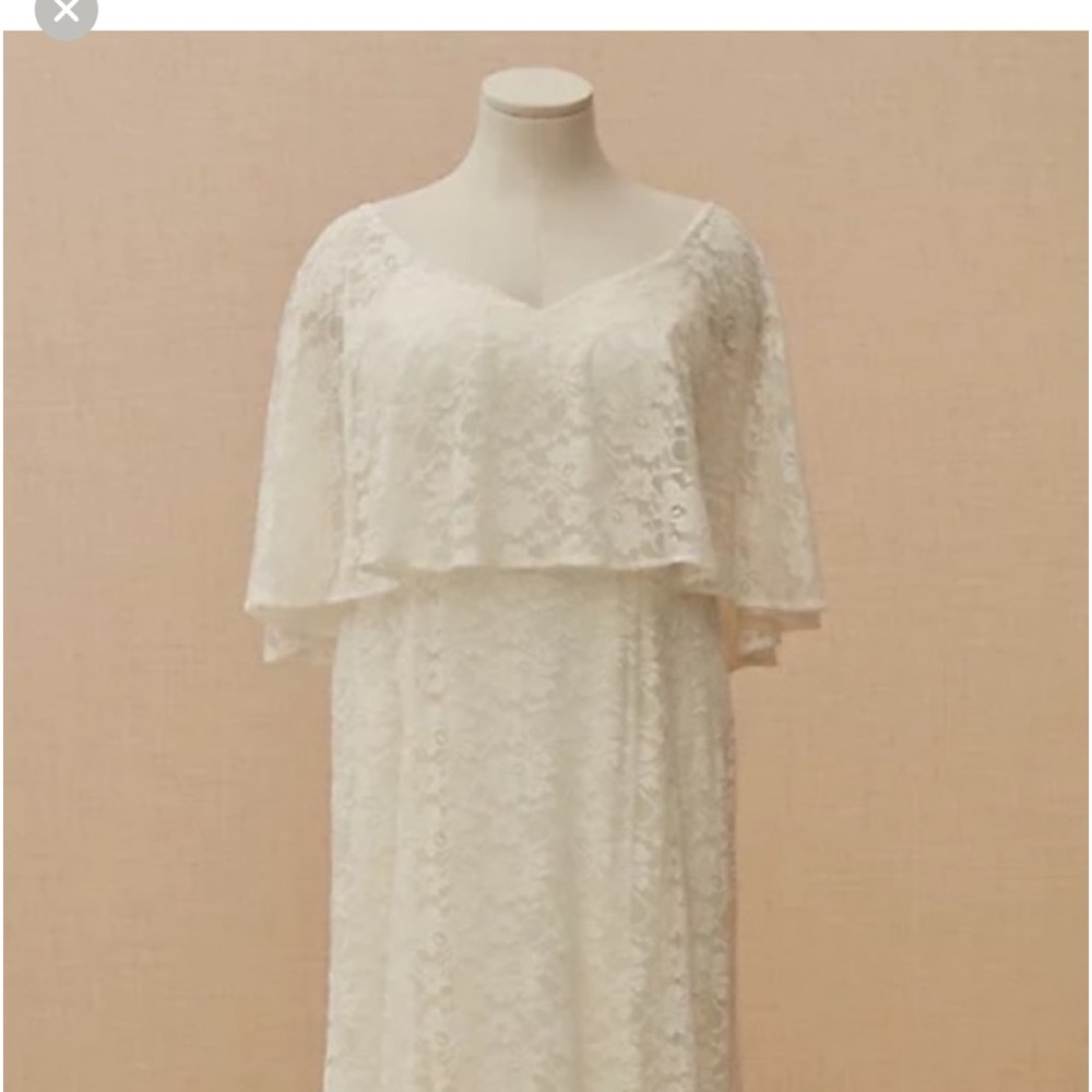 Wedding dress size 14 Torrid NWT. Off white lace. - Picture 5 of 10